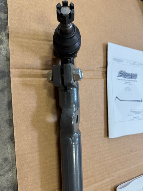 [Open Box] SYNERGY 2005+ FORD SUPER DUTY F-450 / F-550 STEERING KIT (No stabilizer) Misscing Misc Hardware