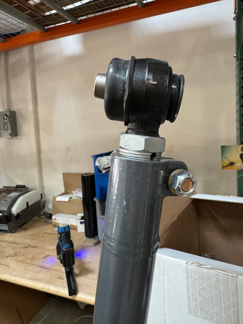 [Open Box] SYNERGY 2005+ FORD SUPER DUTY F-450 / F-550 STEERING KIT (No stabilizer) Misscing Misc Hardware