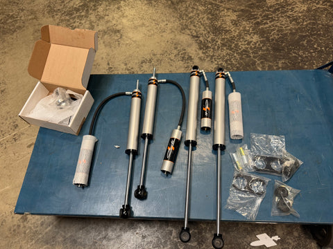 [Open Box] CARLI FORD SUPER DUTY 2.0 (2.5" LIFT) BACK COUNTRY SHOCK PACKAGE